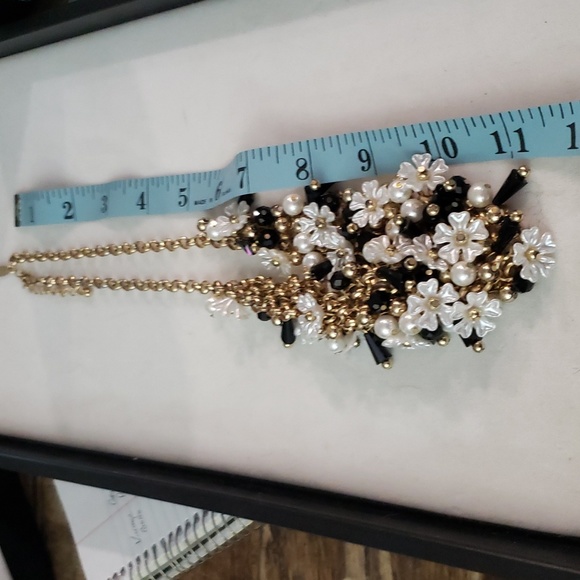 Natasha design with Black beads and White flowers and pearls. - Picture 5 of 6